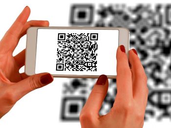 С 30 октября введут обязательные QR-коды в ТЦ и кафе