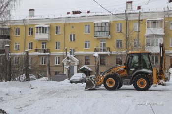 В Первоуральске усилен контроль за своевременной обработкой тротуаров для предупреждения обледенения