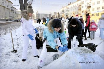 Снежные скульптуры украсили аллею