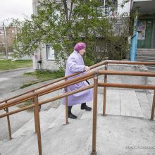 В Первоуральске продолжается ремонт лестниц