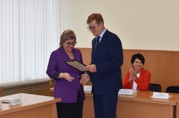 Представителям первоуральских предприятий вручили благодарственные письма за вклад в создание рабочих мест для подростков