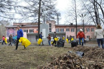 Генеральная уборка в театральном парке Первоуральска