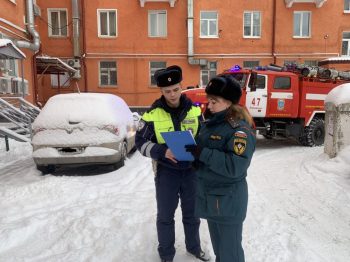 Профилактическое мероприятие с сотрудниками ОГИБДД по г. Первоуральску «Уступи дорогу» и «Двор».