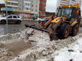 Только за ночь коммунальщики вывезли почти тысячу кубометров снега