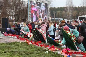 “Подвигу жить в веках”