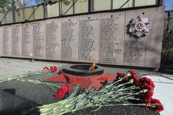 В Первоуральске состоялось торжественное возложение венков к мемориалам памяти погибшим в годы Великой Отечественной войны