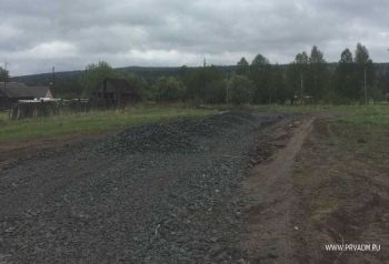 В Хомутовке продолжается обустройство дороги