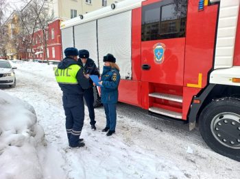 Профилактическое мероприятие с сотрудниками ОГИБДД по г. Первоуральску «Уступи дорогу» и «Двор».