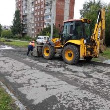 Дорожники асфальтируют подъезды к школам Первоуральска