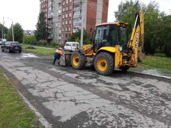 Дорожники асфальтируют подъезды к школам Первоуральска