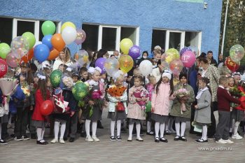 Сегодня во всех школах города прошли торжественные линейки в честь Дня знаний