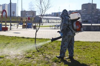 В Первоуральске продолжается акарицидная обработка общественных территорий