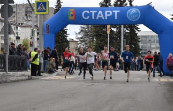 В Первоуральске прошла традиционная городская легкоатлетическая эстафета