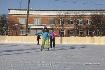 В Новоалексеевке появился ледовый корт