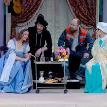 Театр драмы «Вариант» представил премьеру спектакля «Три жениха по цене одного»