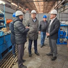 Глава Первоуральска Игорь Кабец посетил Уральский завод сварочного и нефтегазового оборудования «ИСКРА».