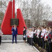 В Первоуральске открыли обновленный памятник учителям и ученикам школы №7, погибшим в годы войны