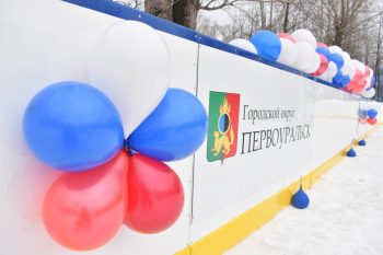 В рамках социального партнерства в микрорайоне Хромпик открыли хоккейный корт