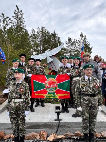 Белая птица памяти: в Каменке открыли монумент в честь павших героев войны