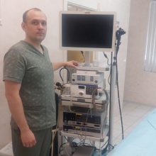 Новое оборудование позволило первоуральским эндоскопистам увидеть у пациента подозрительное новообразование в толстой кишке