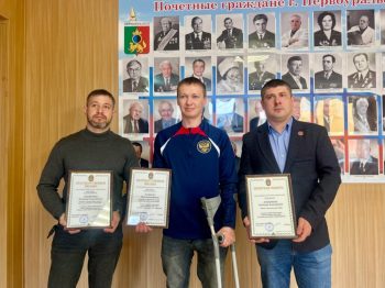 Игорь Кабец наградил участников «Кубка Защитников Отечества» из Первоуральска