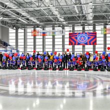 Старт спортивного пути: в Первоуральске будущим чемпионам вручили хоккейную форму