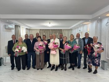 В обновлённом ЗАГСе Первоуральска состоялась церемония вручения знаков отличия Свердловской области «Совет да любовь»
