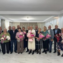 В обновлённом ЗАГСе Первоуральска состоялась церемония вручения знаков отличия Свердловской области «Совет да любовь»