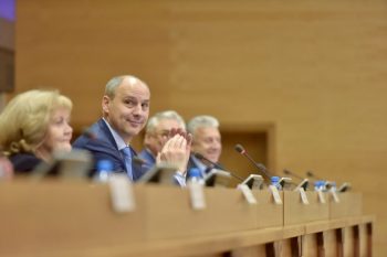 Денис Паслер обсудил с профсоюзными лидерами ситуацию на рынке труда и повышение зарплат свердловчан