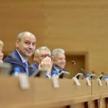 Денис Паслер обсудил с профсоюзными лидерами ситуацию на рынке труда и повышение зарплат свердловчан