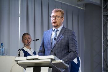 Игорь Кабец поздравил педагогов и работников образовательных учреждений с профессиональным праздником