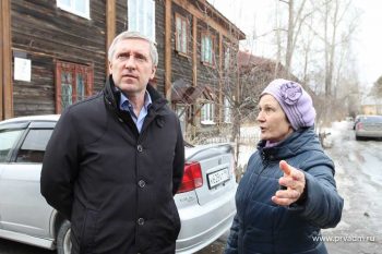 Валерий Хорев проверил ход ремонтных работ в многоквартирных домах
