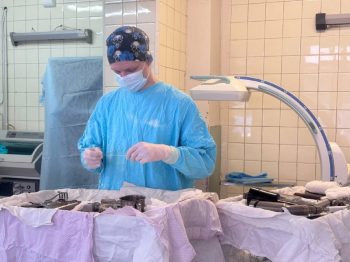«Оперативность, быстрота принятия решения, выдержка, самообладание и хладнокровие — важны для операционной медсестры или медбрата»
