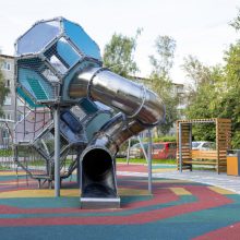 В микрорайоне Хромпик после благоустройства открыт двор на Комсомольской, 4