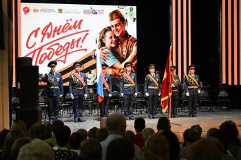 В Первоуральске почтили память героев: город отметил 81-ю годовщину Победы