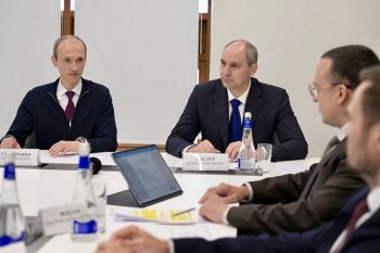 Денис Паслер и Дмитрий Григоренко обсудили внедрение ИТ-решений в ключевые сферы экономики региона