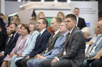 Денис Паслер вручил премии имени Черепановых выдающимся инженерам Свердловской области
