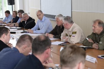 Денис Паслер работает в Кушве, где продолжается устранение последствий урагана и восстановление инфраструктуры