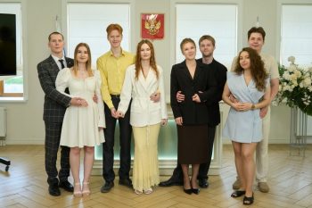 Свердловские студенческие пары приняли участие в акции «Семейный диплом»