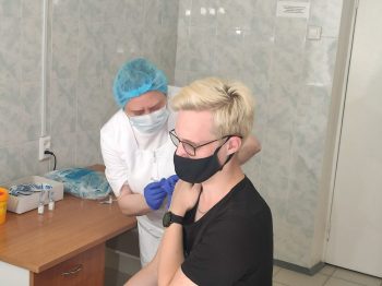 Около 200 тысяч доз вакцины против клещевого энцефалита закуплено за счет бюджета Свердловской области с начала 2026 года