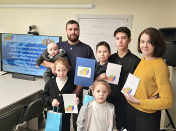 Многодетные семьи получили выплаты взамен земельных участков из дополнительных средств, выделенных Денисом Паслером