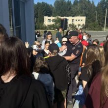 В Первоуральске прошла «Зарядка со стражем порядка»: более 400 ребят приняли участие в спортивном и профилактическом мероприятии