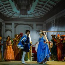 Глава Первоуральска Игорь Кабец поздравил театр «Вариант» с 44-летием