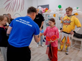 Как в Первоуральске готовились ко Дню знаний: помощь, подарки и праздники для детей