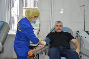 Денис Паслер в Национальный день донора крови поблагодарил участников донорского движения Свердловской области
