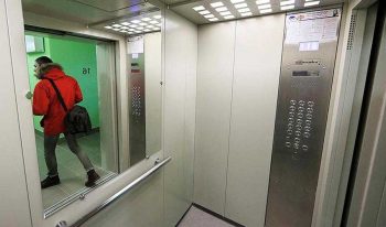 В следующем году в многоэтажках Первоуральска заменят 61 лифт. Адреса.