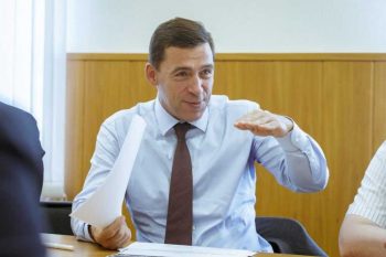 Глава региона встретился с жителями Первоуральска для обсуждения хода реализации программ переселения