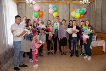 Глава города Игорь Кабец лично поздравил с Днем защиты детей юных первоуральцев