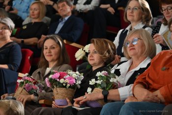 «День учителя. Страницы успеха»: в Первоуральске отпраздновали главный педагогический праздник