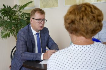 Встреча главы Первоуральска с жителями: ремонт моста, дорог и горячая вода  